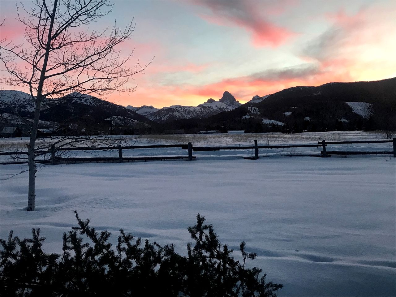 Scenic Mountain Cabin with Hot Tub & Ski-In Access near National Parks in Island Park, Idaho