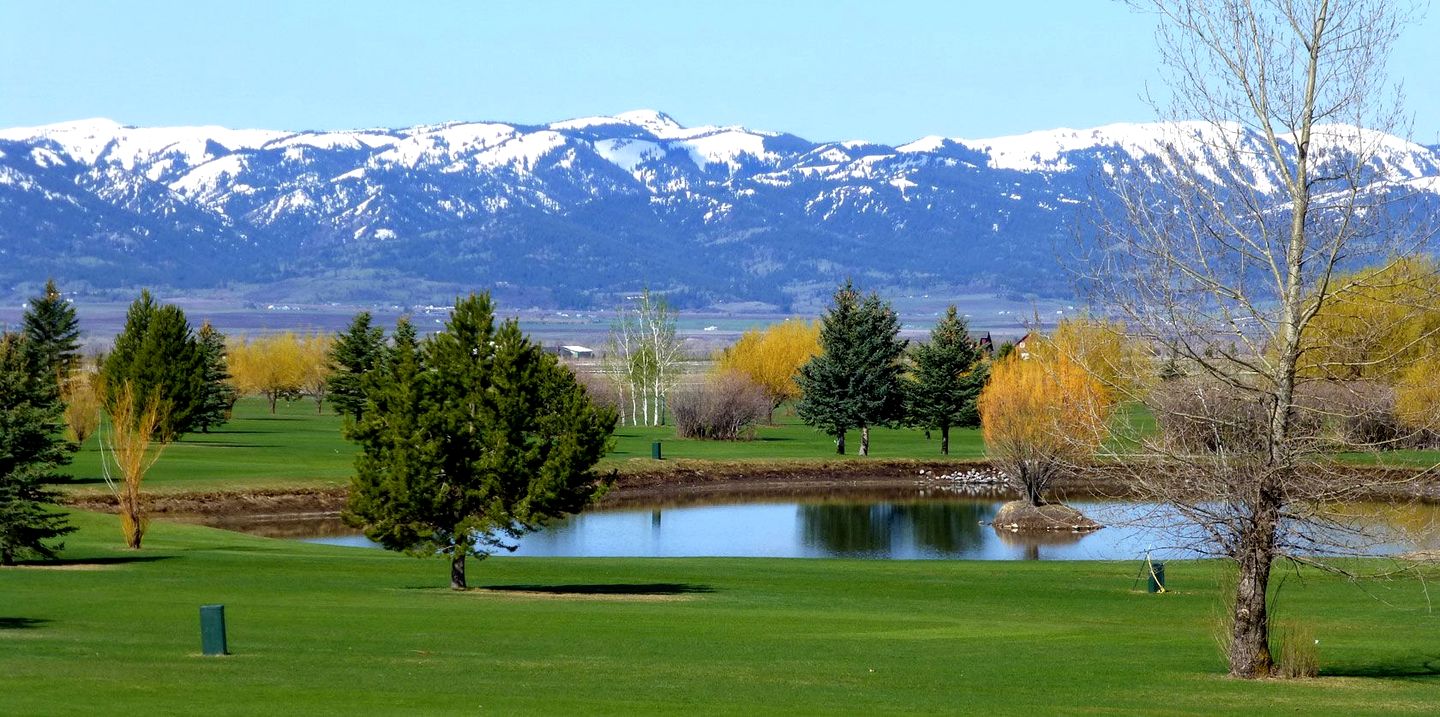 Scenic Mountain Cabin with Hot Tub & Ski-In Access near National Parks in Island Park, Idaho