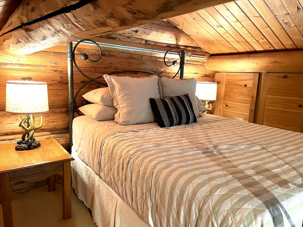 Scenic Mountain Cabin with Hot Tub & Ski-In Access near National Parks in Island Park, Idaho