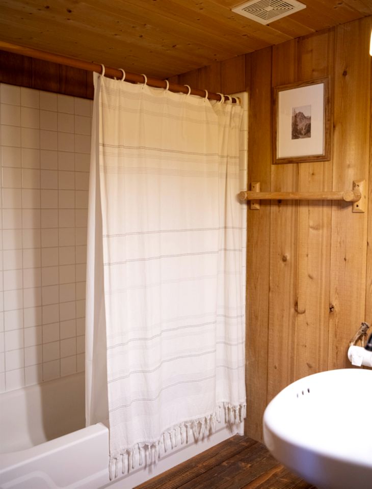 Scenic Mountain Cabin with Hot Tub & Ski-In Access near National Parks in Island Park, Idaho