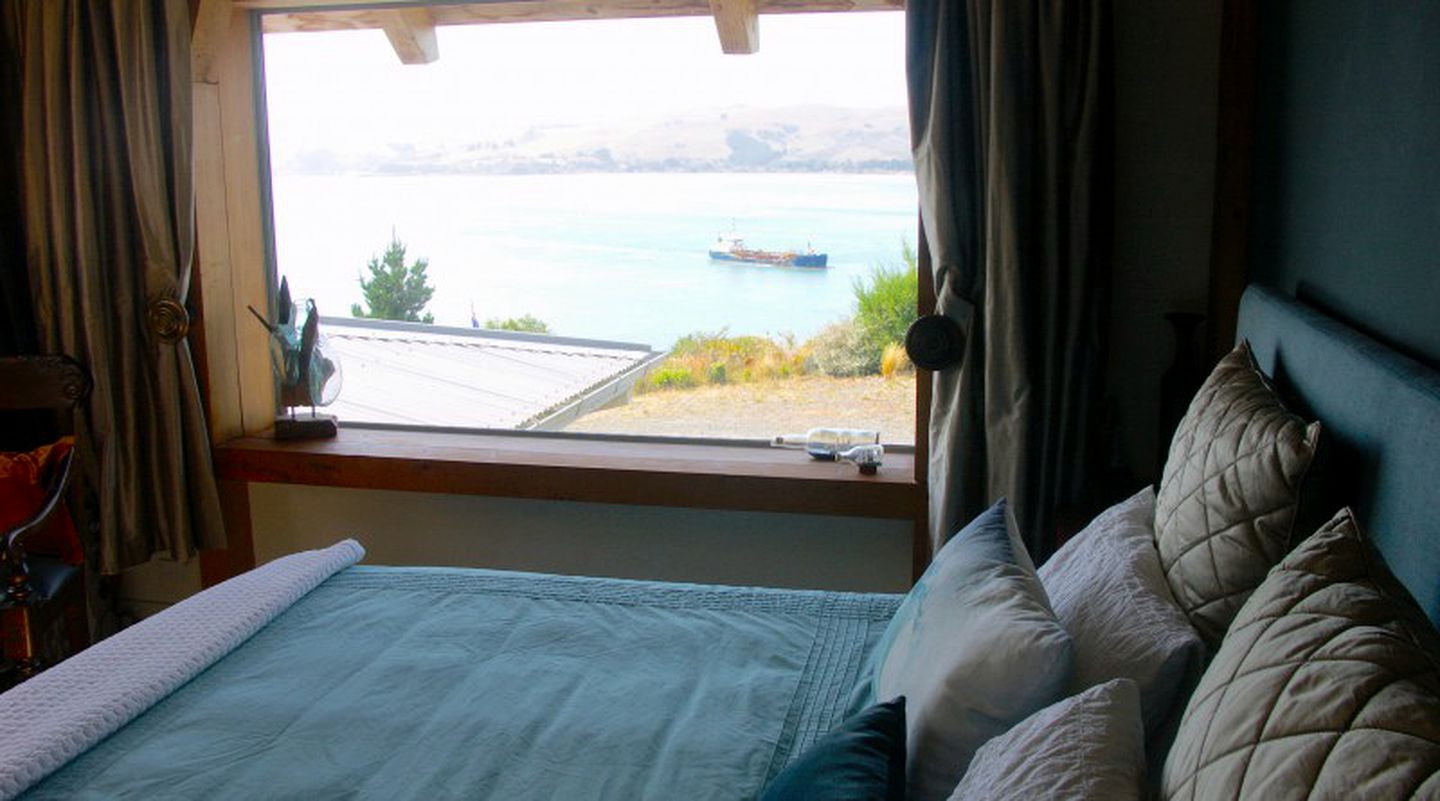 Charming Bed and Breakfast Room with Ocean Views in Otago, New Zealand