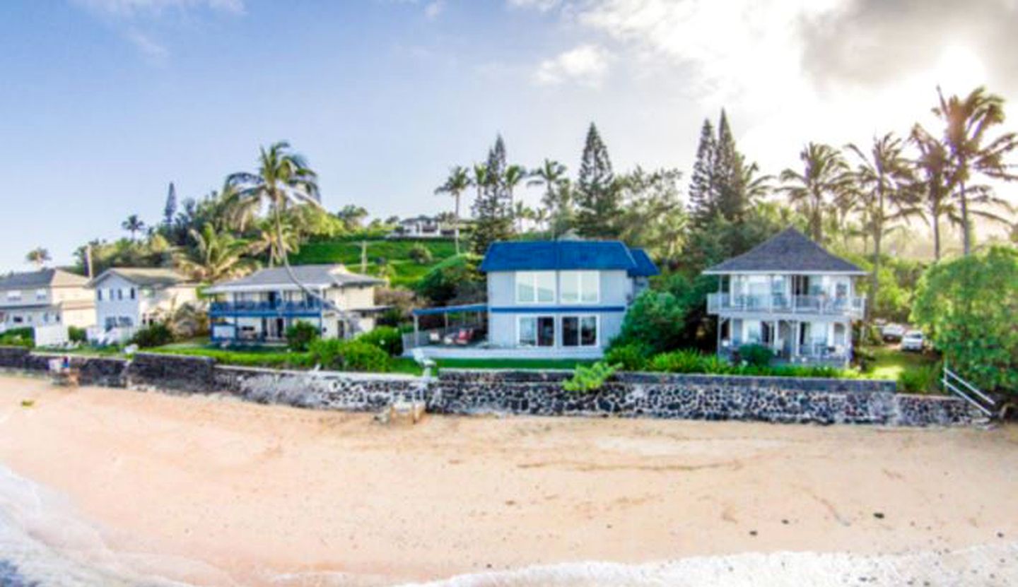 Beachfront Cottage Rental with Snorkeling near Anahola, Hawaii