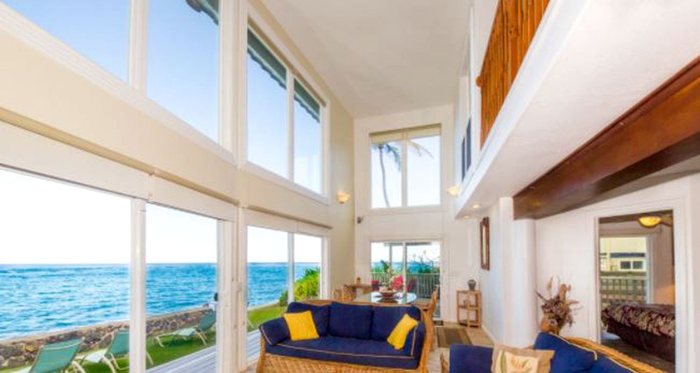 Beachfront Cottage Rental with Snorkeling near Anahola, Hawaii