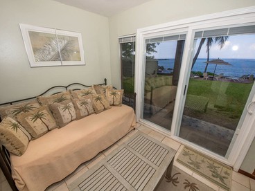Stunning Beachfront Getaway with a Hot Tub in Captain Cook, Hawaii photo 5
