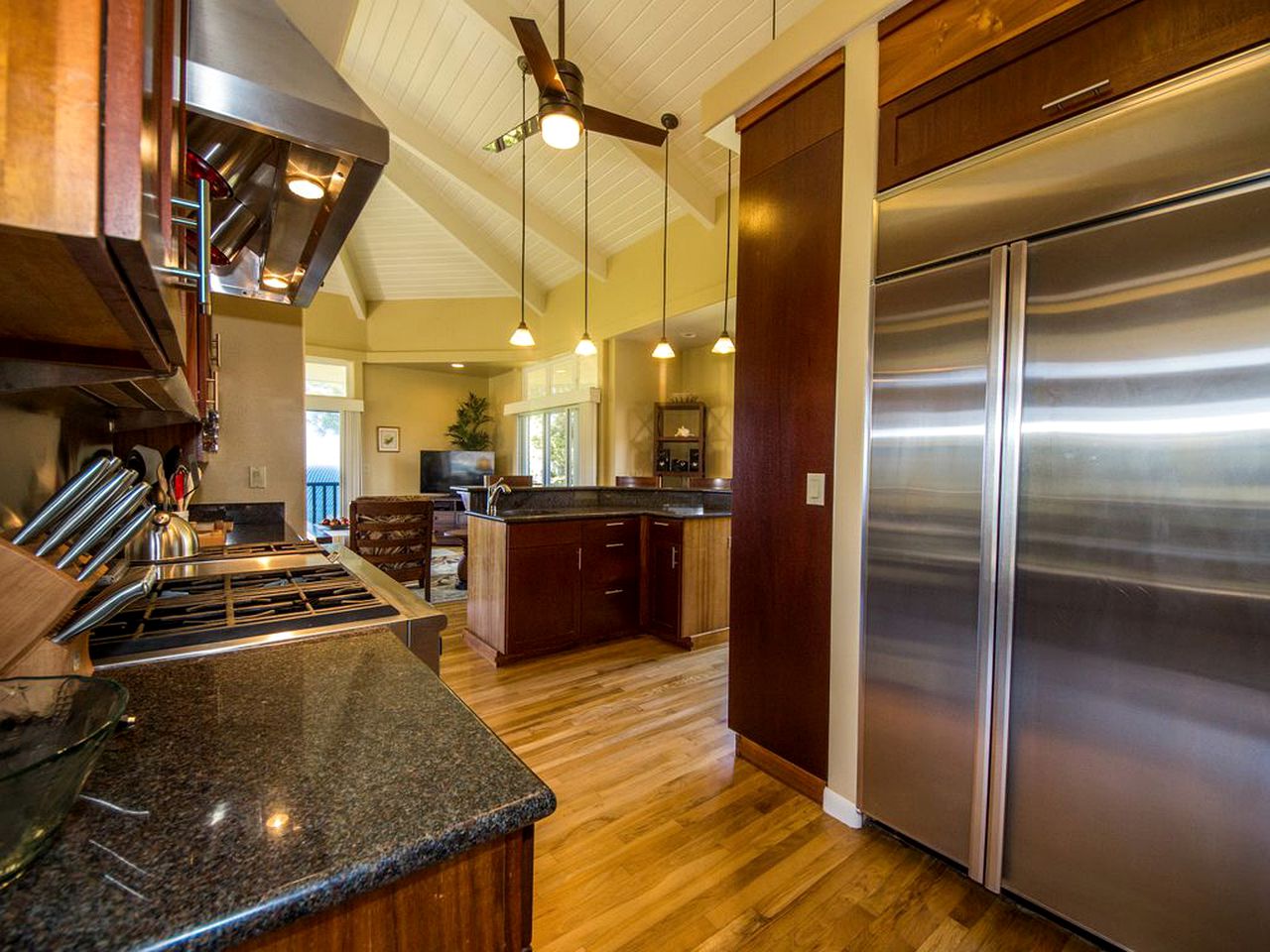 Spacious Cliffside Villa with Breathtakingly Gorgeous Ocean Views and Beach Access in Princeville, Hawaii