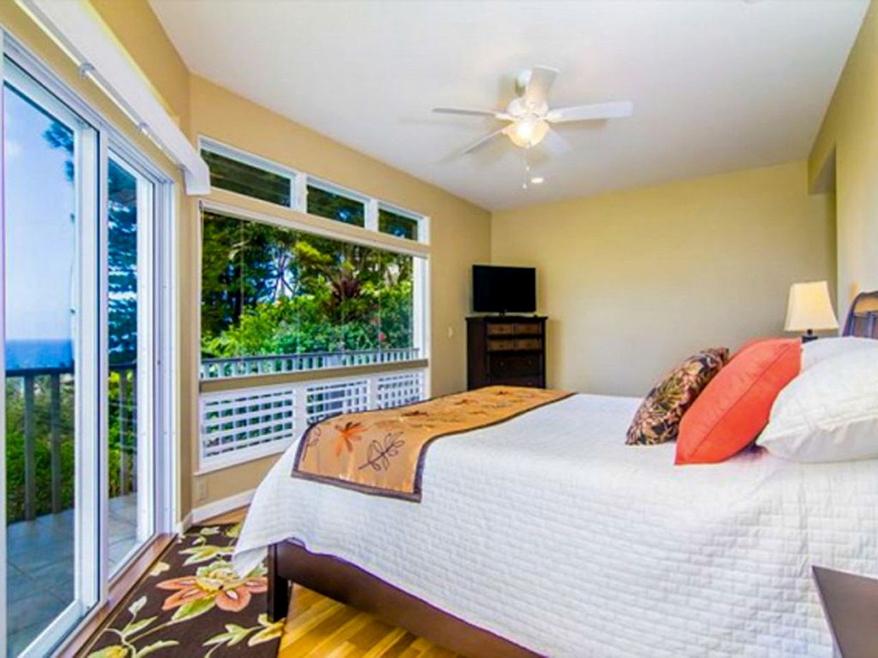 Spacious Cliffside Villa with Breathtakingly Gorgeous Ocean Views and Beach Access in Princeville, Hawaii