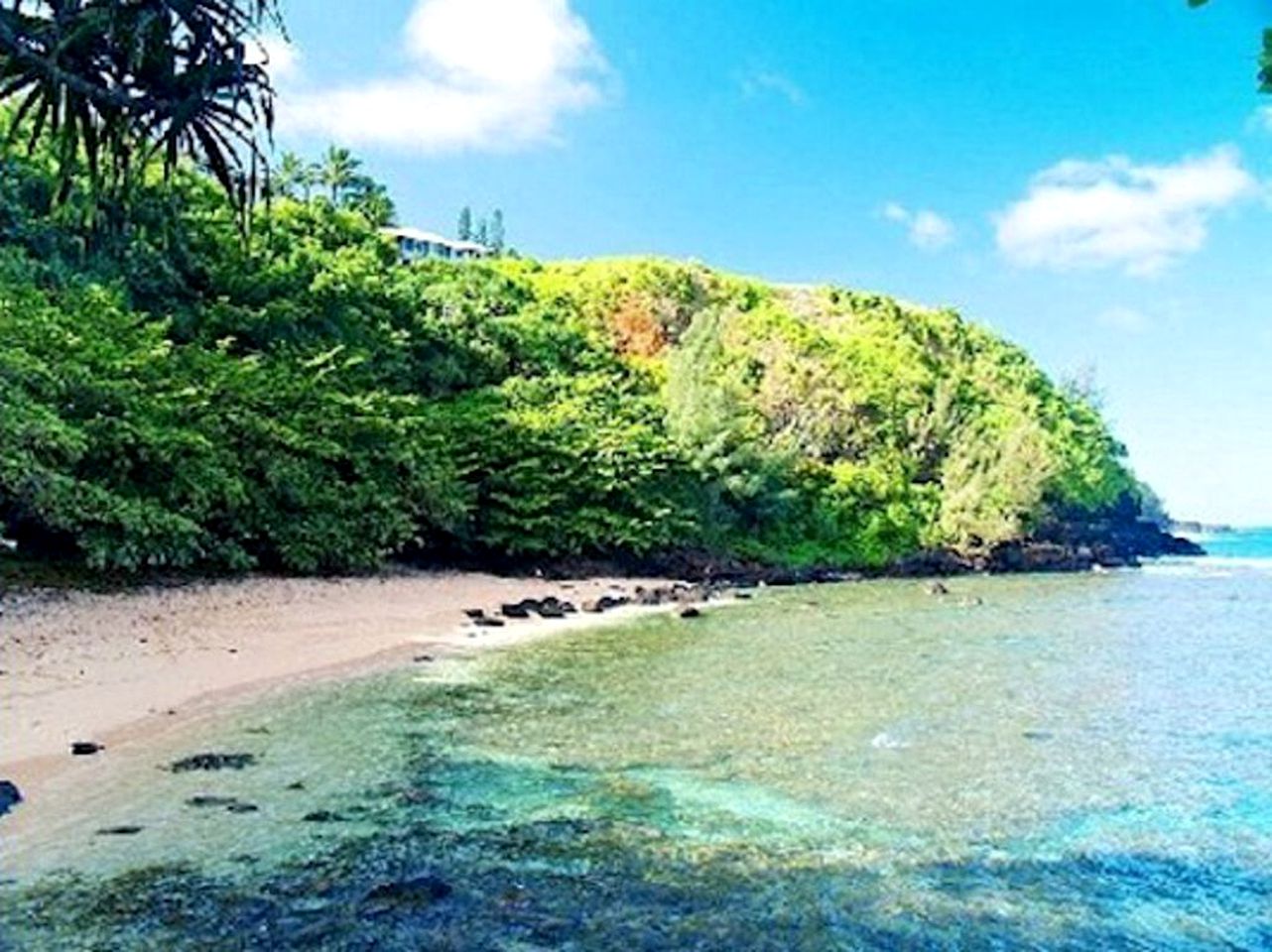 Spacious Cliffside Villa with Breathtakingly Gorgeous Ocean Views and Beach Access in Princeville, Hawaii