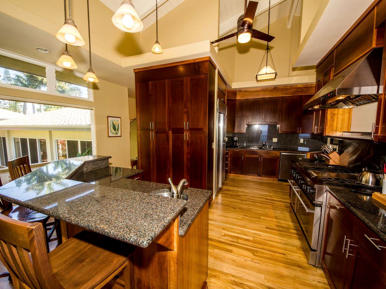 Spacious Cliffside Villa with Breathtakingly Gorgeous Ocean Views and Beach Access in Princeville, Hawaii