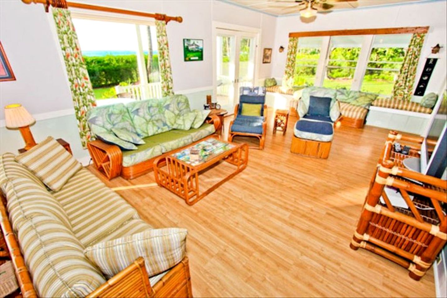 Oceanfront Cottage Rental with Mountain Views in Hanalei, Hawaii
