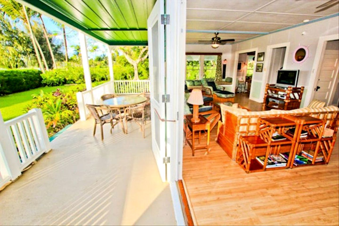 Oceanfront Cottage Rental with Mountain Views in Hanalei, Hawaii