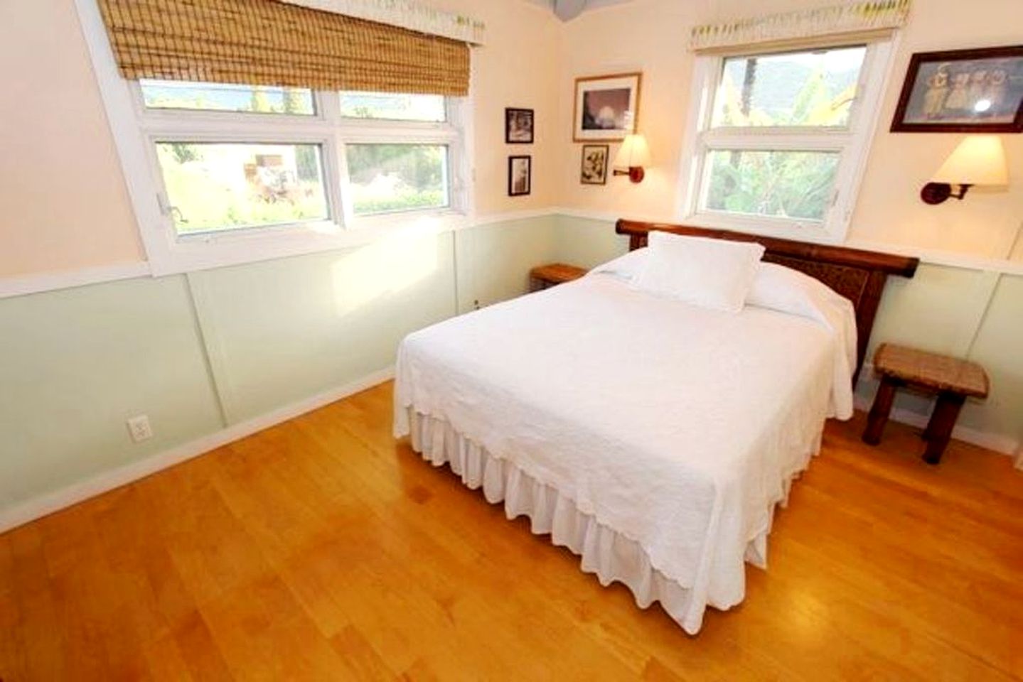 Oceanfront Cottage Rental with Mountain Views in Hanalei, Hawaii