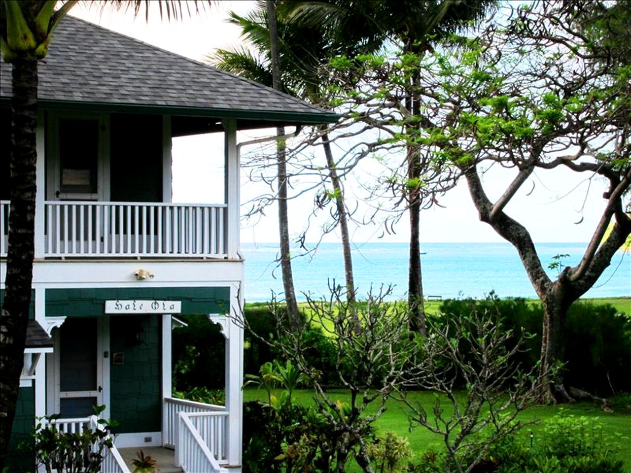 Oceanfront Cottage Rental with Mountain Views in Hanalei, Hawaii