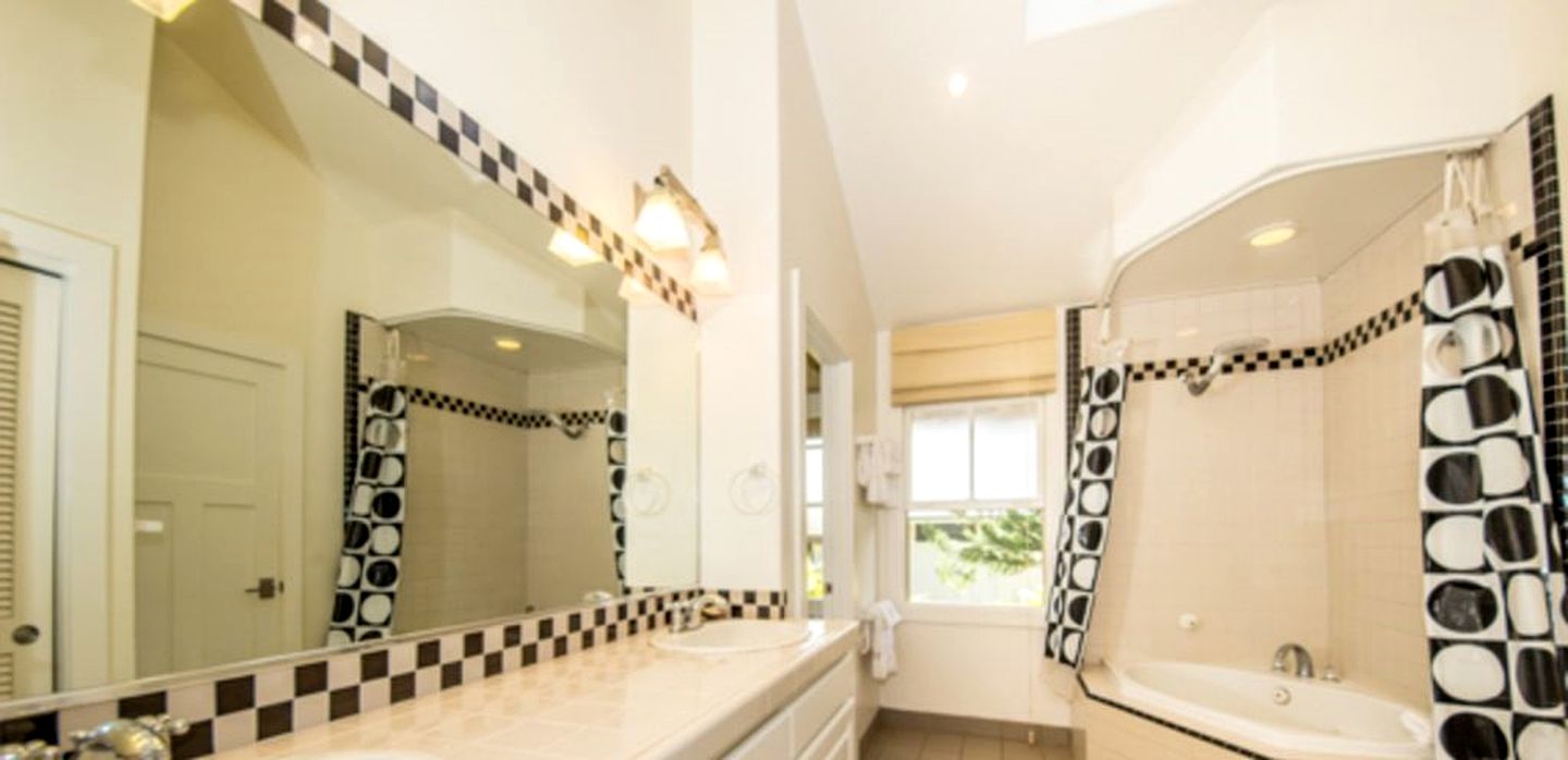 Beachside Getaway on Hanalei Bay the Island of Kuaui, Hawaii