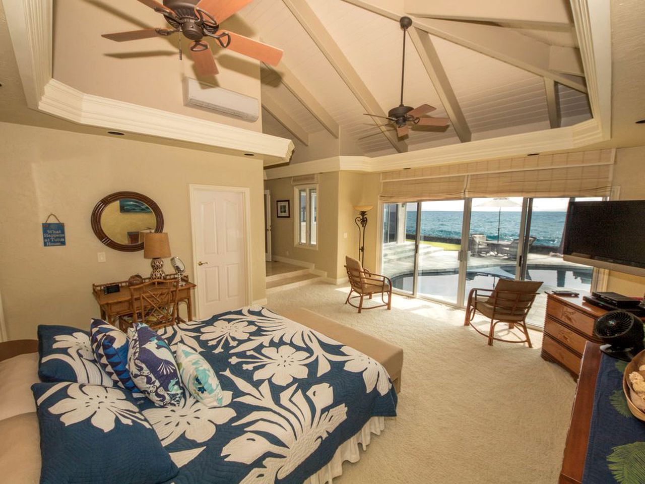 Oceanfront Vacation Rental for 10 with Pool and Hot Tub Hawaii