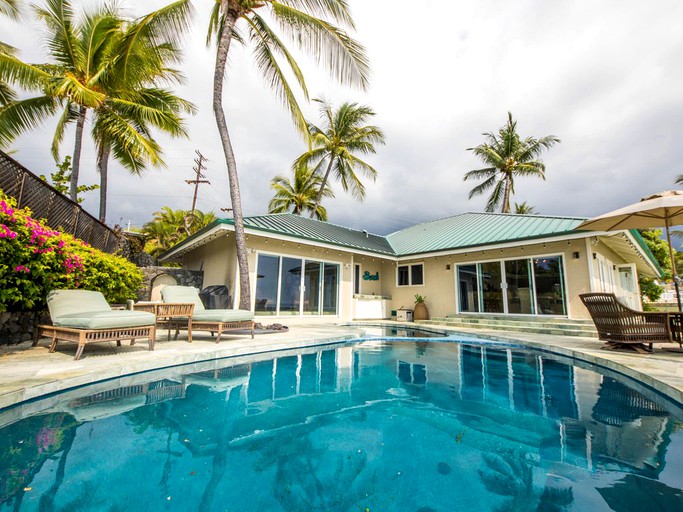 Beach Houses (Kailua-Kona, Hawaii, United States)