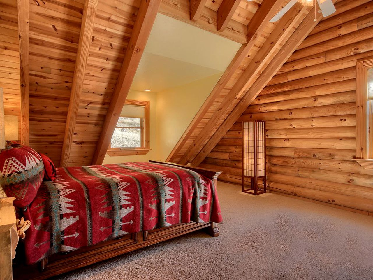 Exceptionally Spacious Log Cabin for Groups in Mariposa, California