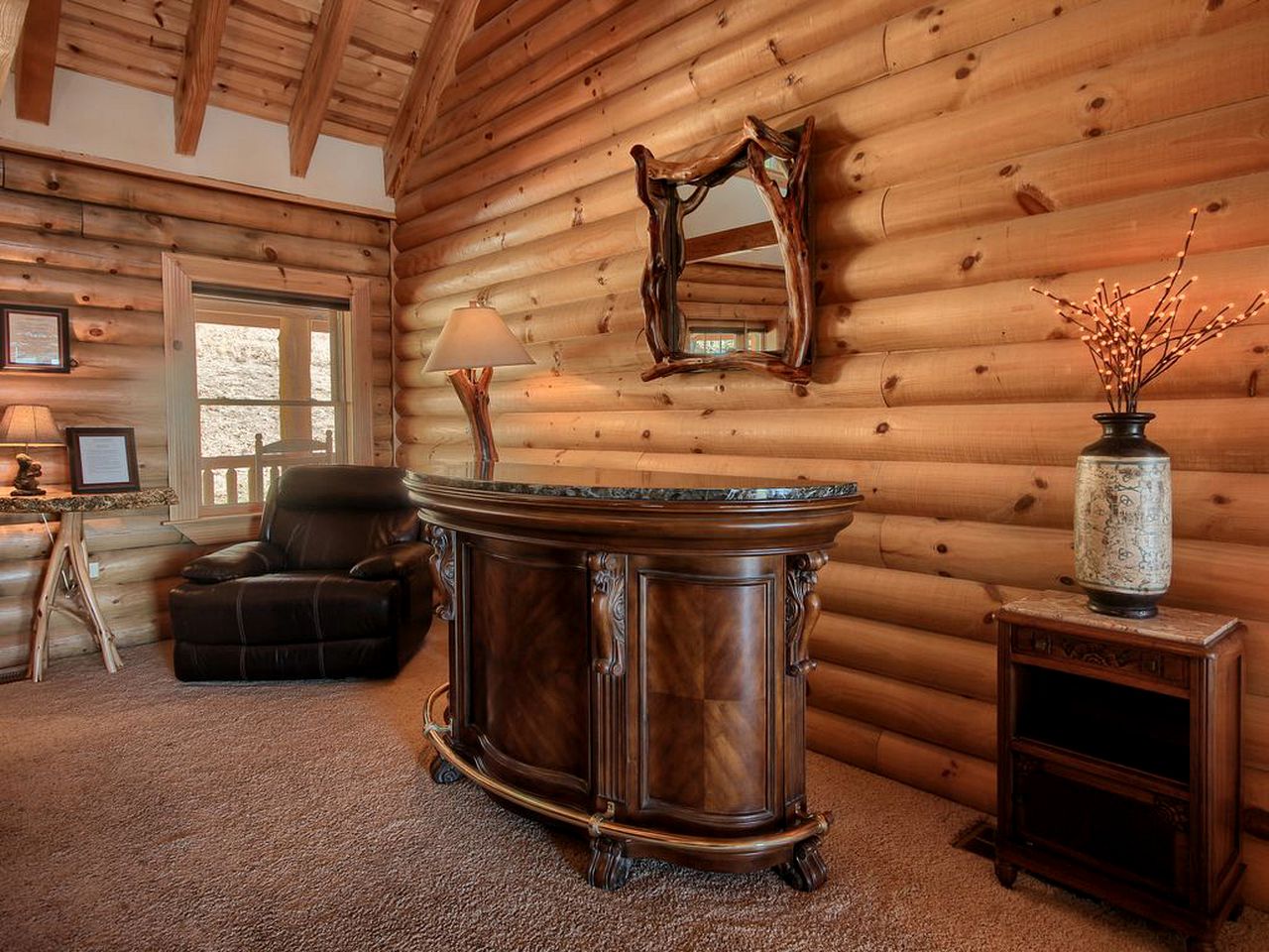 Exceptionally Spacious Log Cabin for Groups in Mariposa, California