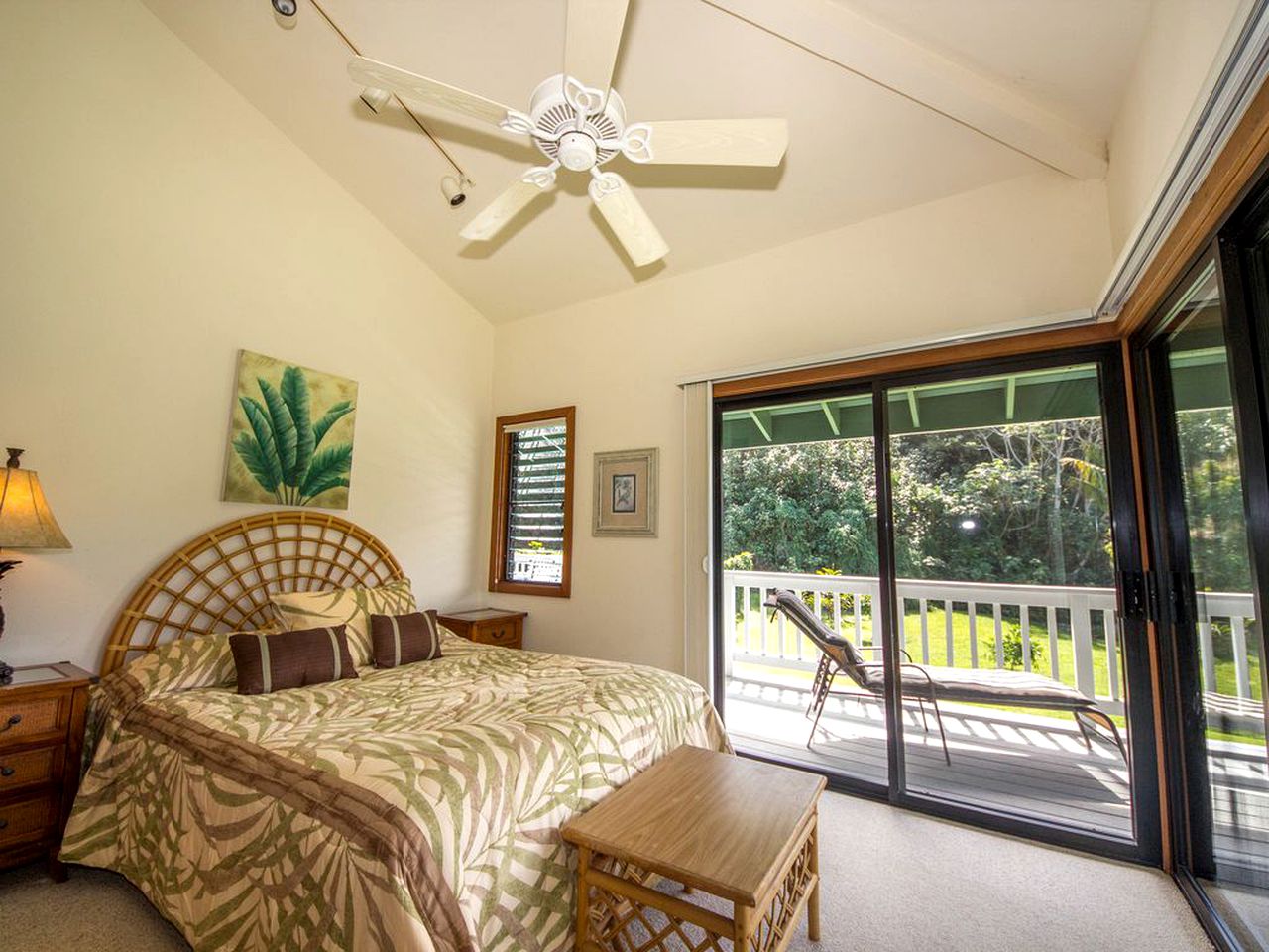 Spacious Villa Getaway beside the Ocean near Kilauea, Hawaii