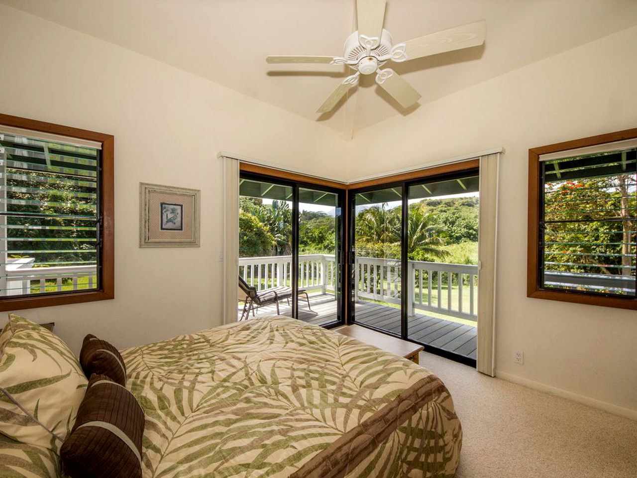 Spacious Villa Getaway beside the Ocean near Kilauea, Hawaii
