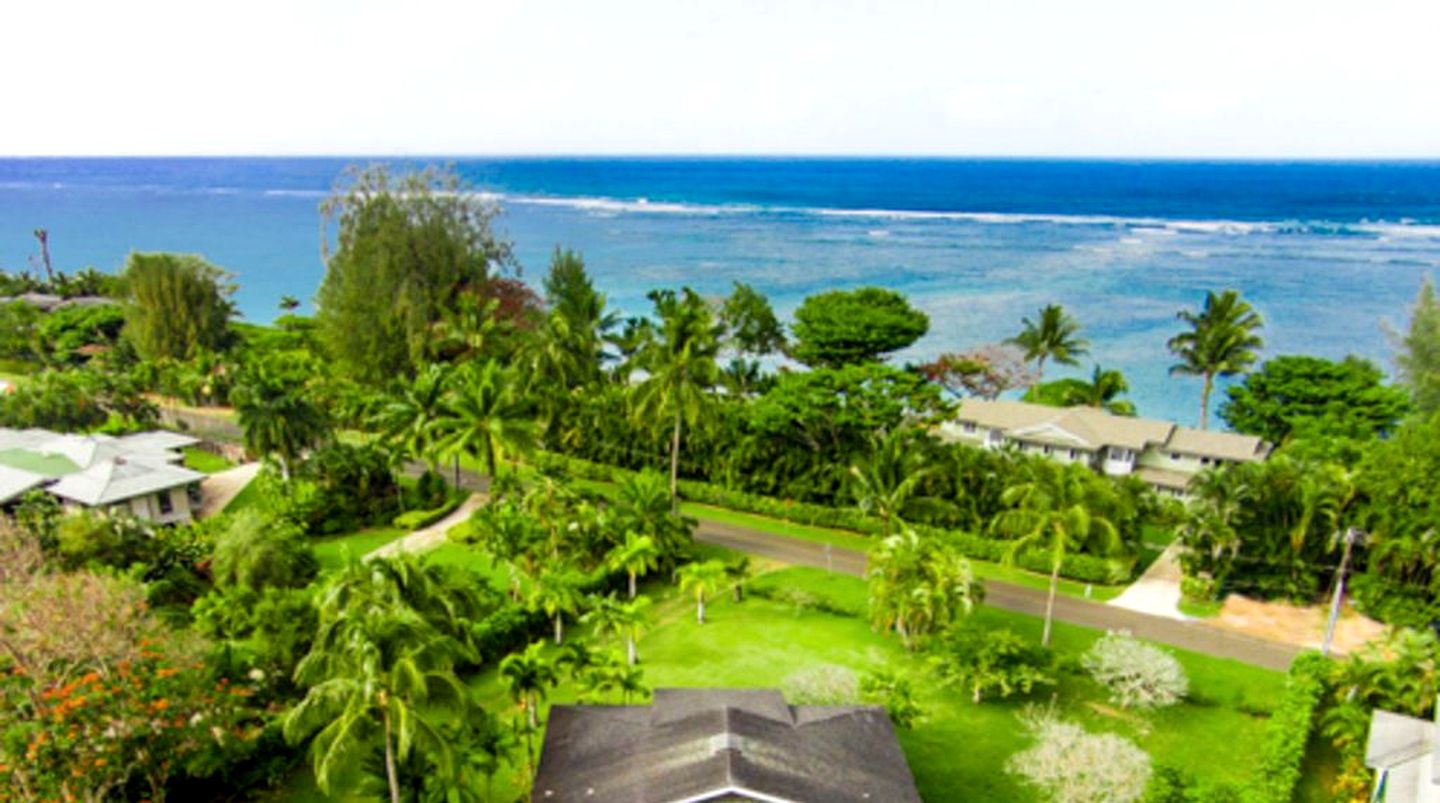 Spacious Villa Getaway beside the Ocean near Kilauea, Hawaii