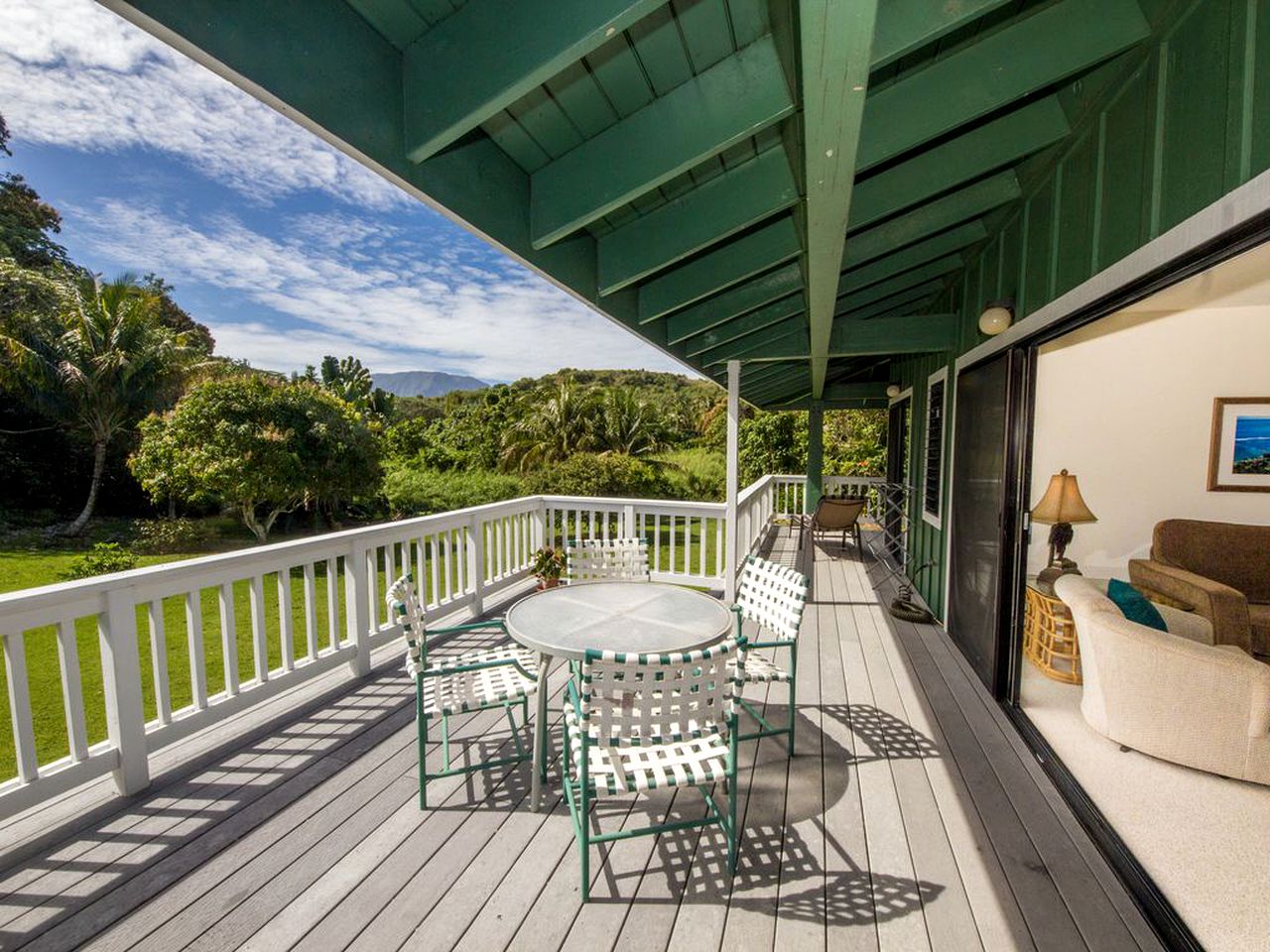 Spacious Villa Getaway beside the Ocean near Kilauea, Hawaii