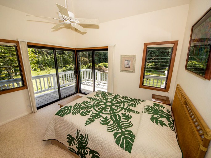 Beach Houses (Kilauea, Hawaii, United States)