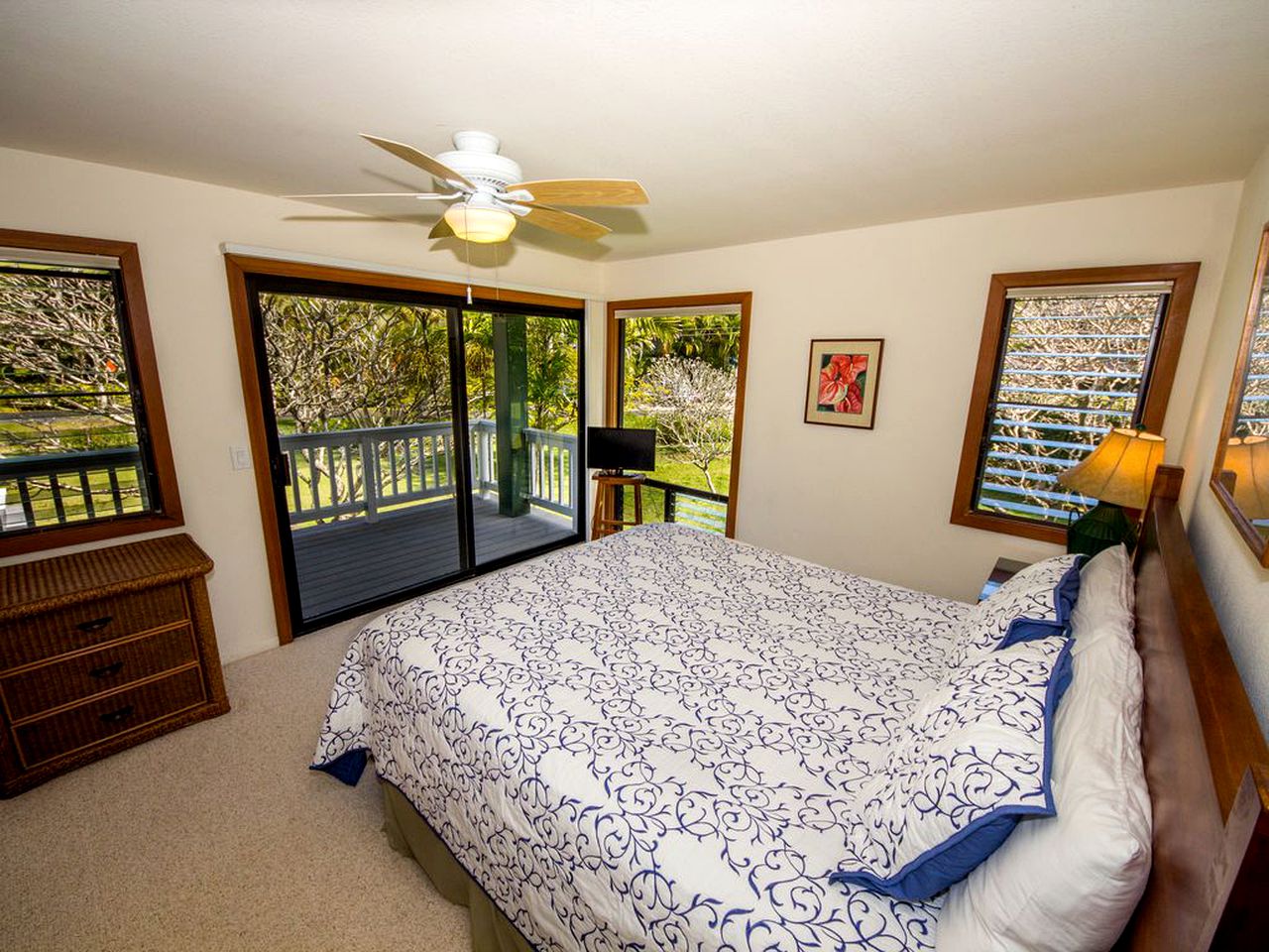 Spacious Villa Getaway beside the Ocean near Kilauea, Hawaii