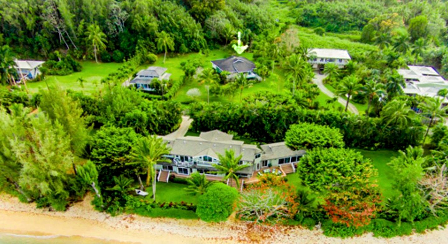 Spacious Villa Getaway beside the Ocean near Kilauea, Hawaii