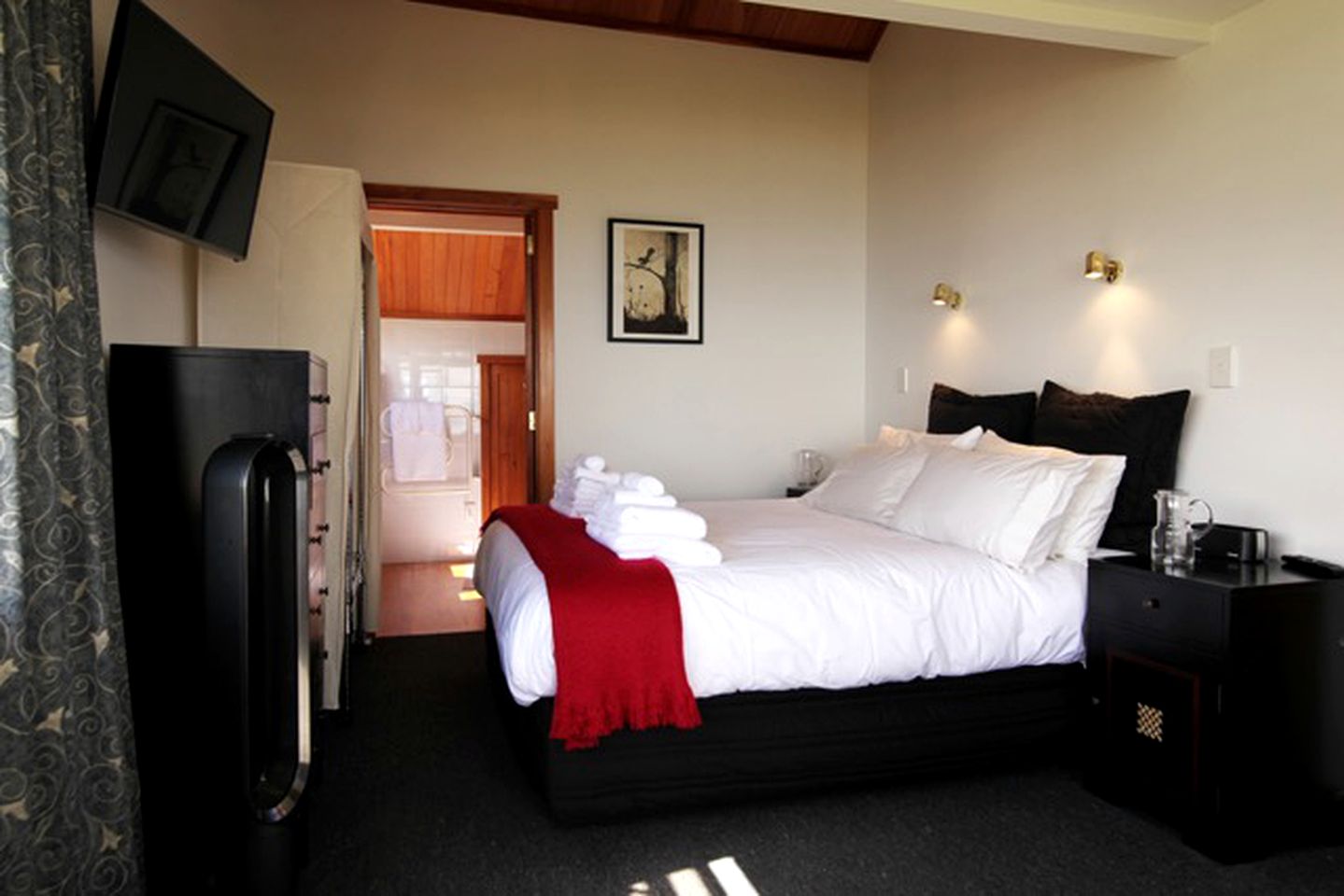 Romantic Beach Suite Rental for a Couples Getaway near Thames in New Zealand