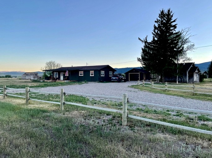 Vacation Rentals (United States of America, McAllister, Montana)