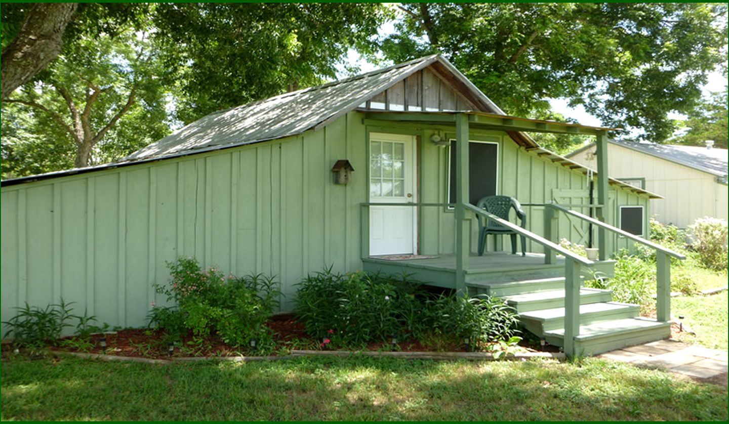 Romantic Vacation Rental near Giddings, Texas