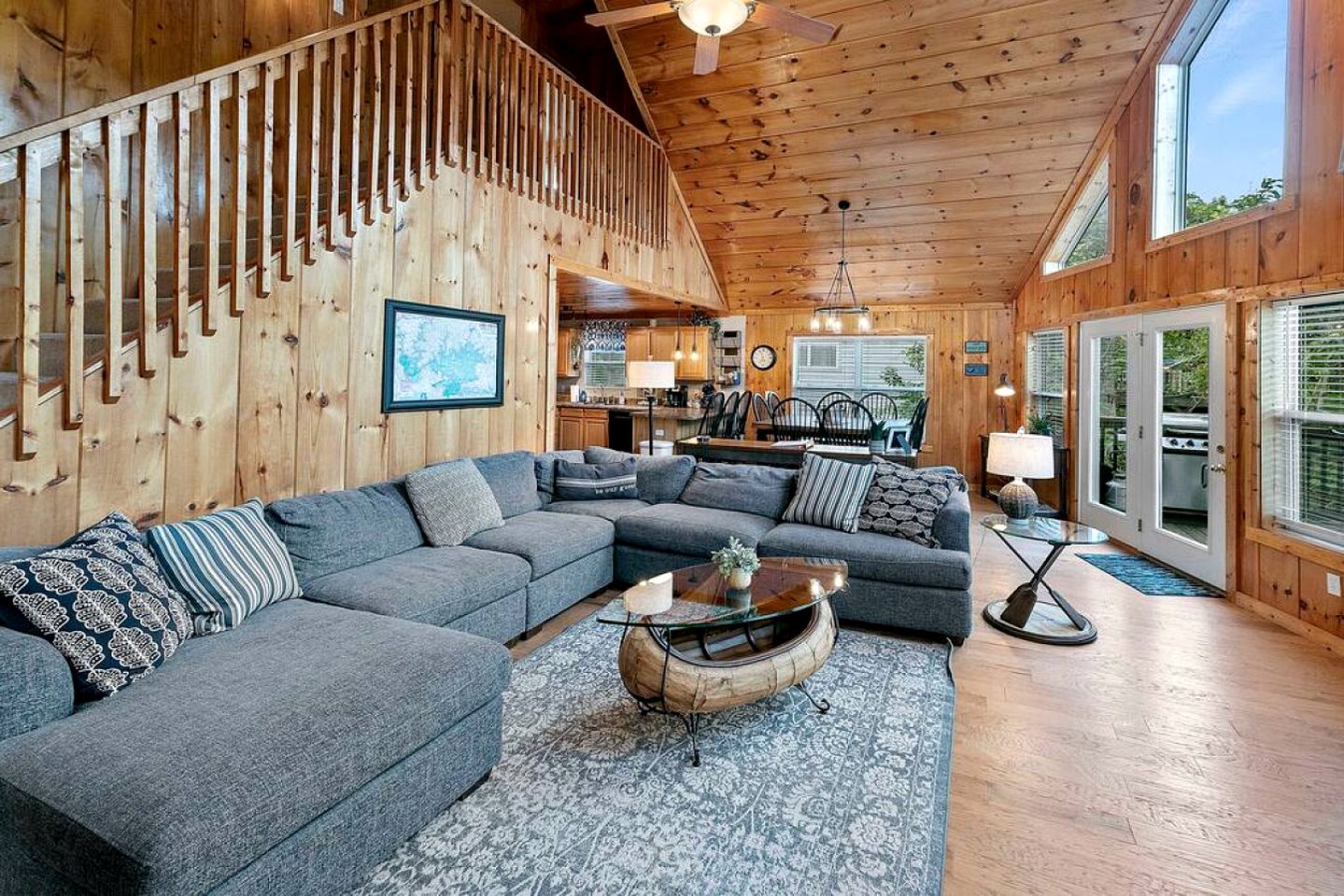 Majestic Waterfront Tennessee Cabin with a Hot Tub at Norris Lake