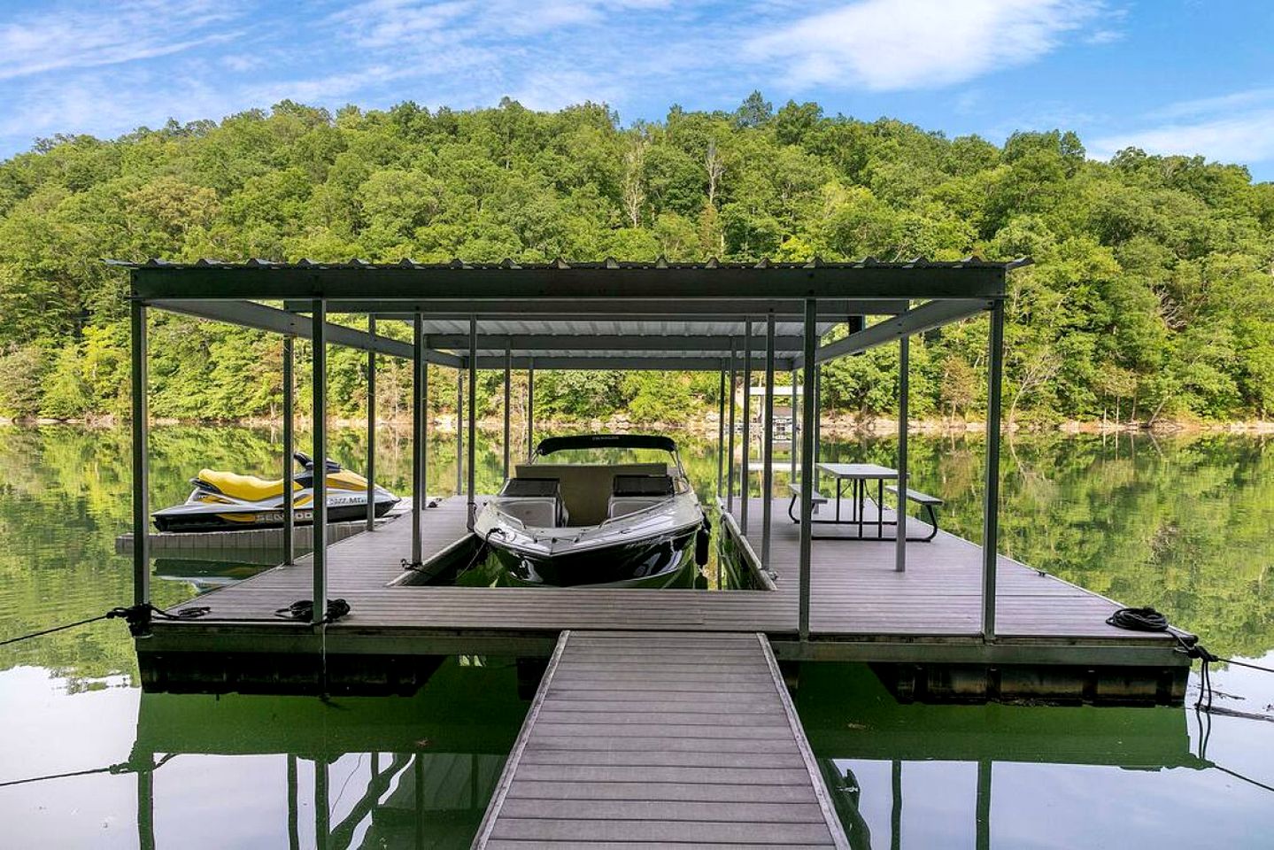 Majestic Waterfront Tennessee Cabin with a Hot Tub at Norris Lake
