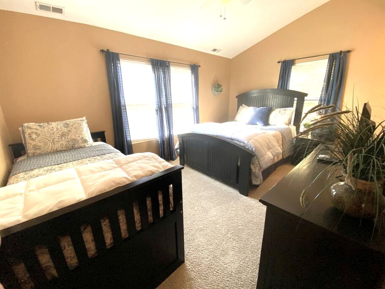 Majestic Waterfront Tennessee Cabin with a Hot Tub at Norris Lake