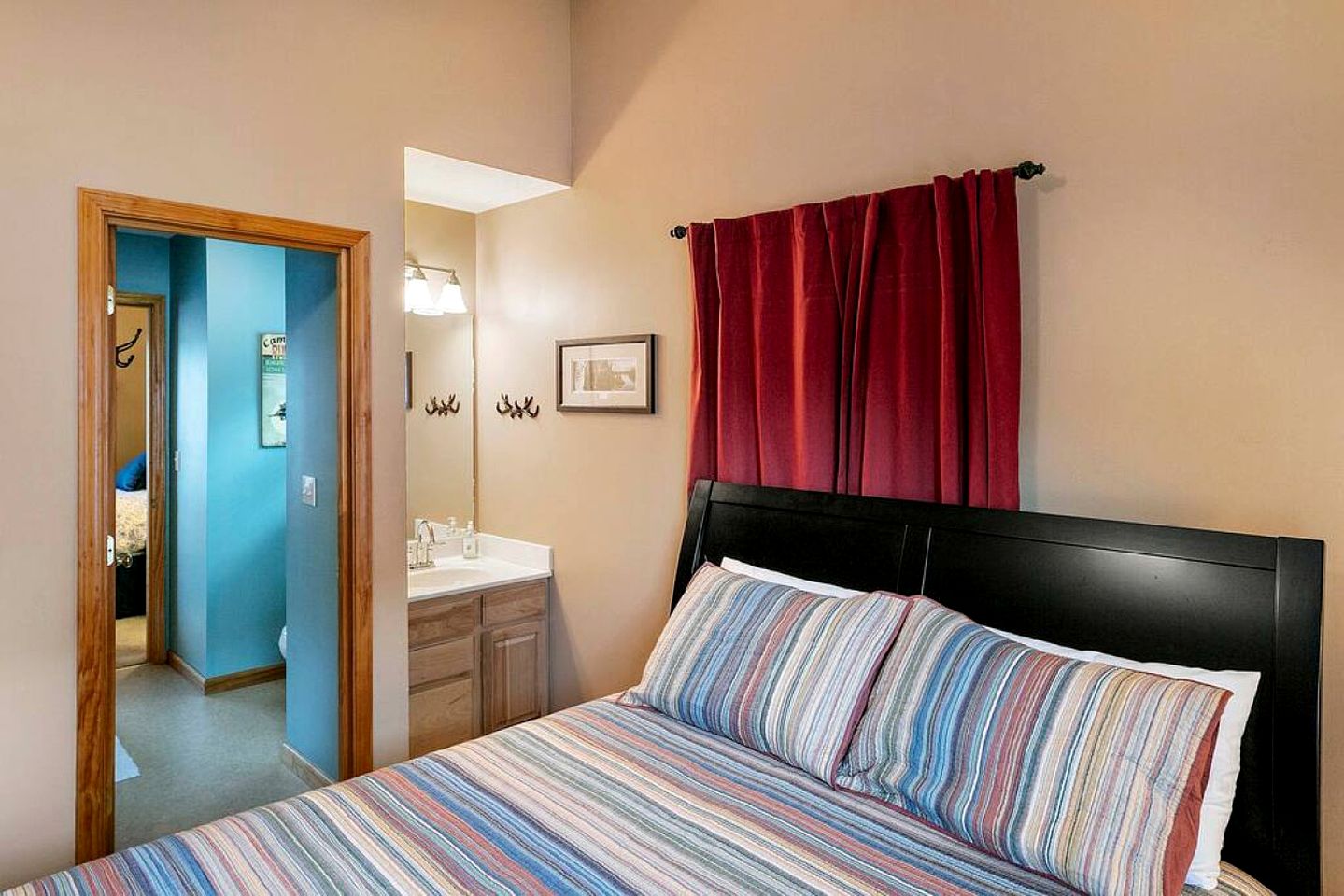 Majestic Waterfront Tennessee Cabin with a Hot Tub at Norris Lake