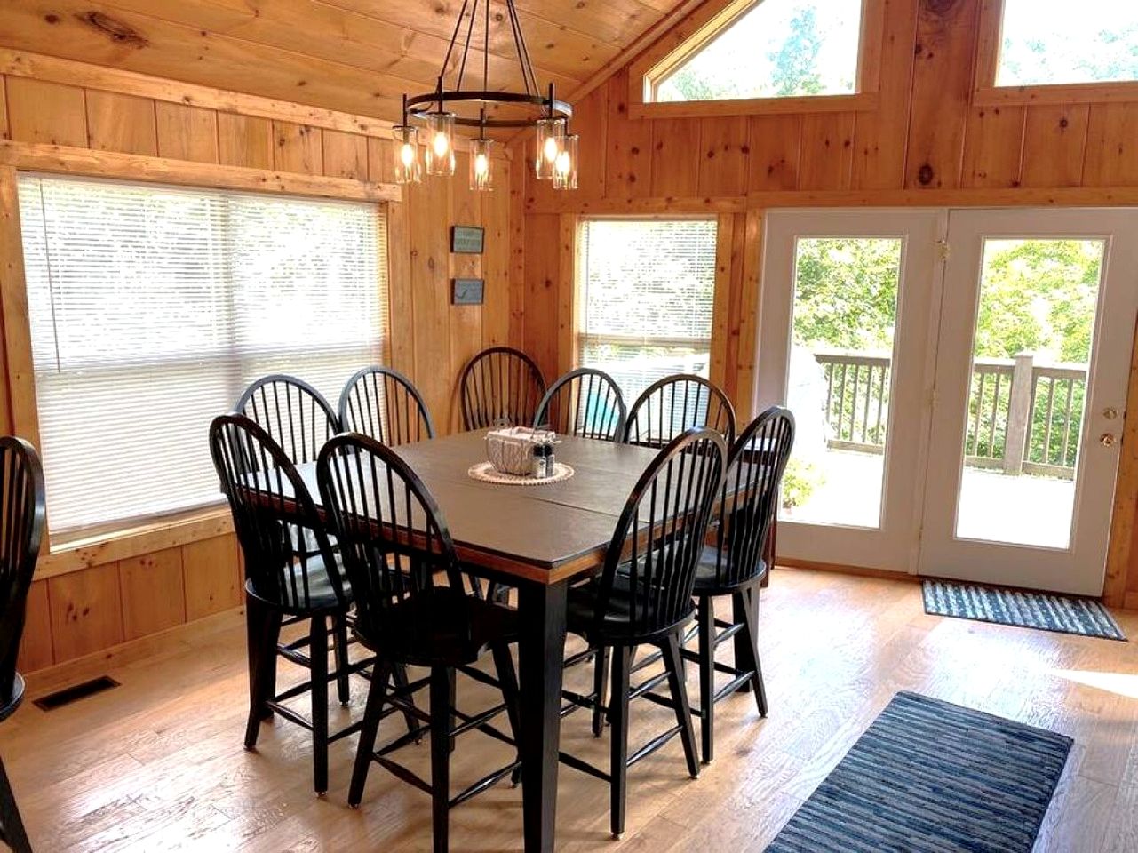 Majestic Waterfront Tennessee Cabin with a Hot Tub at Norris Lake