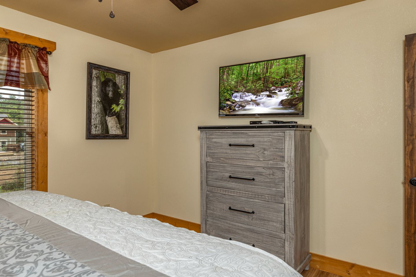 Luxury Cabin Rental with Hot Tub, Pool Table, and Arcade on Family Resort near Gatlinburg, Tennessee