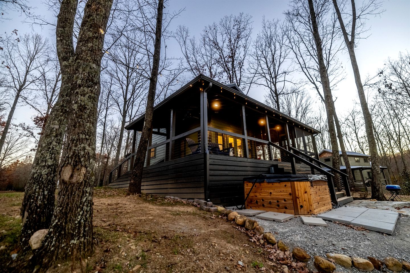 Scenic Bluffside Tiny Home Retreat with Kid-Friendly Loft near South Cumberland in Monteagle, Tennessee