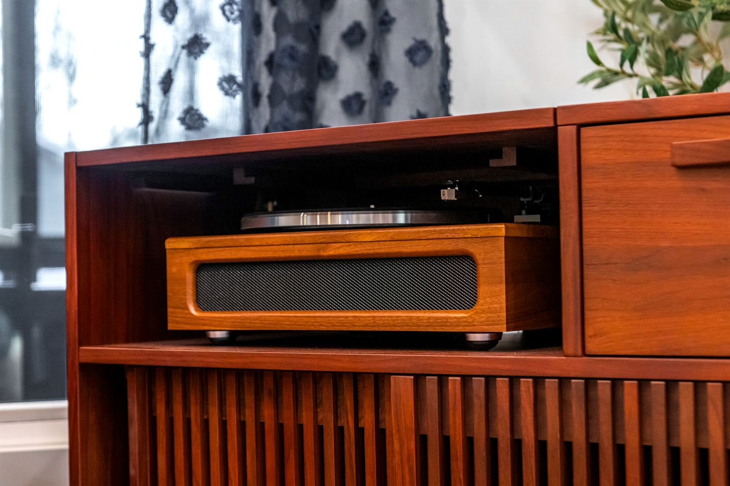 Scenic Bluffside Tiny Home Retreat with Kid-Friendly Loft near South Cumberland in Monteagle, Tennessee