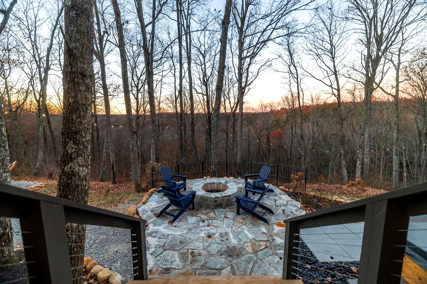 Scenic Bluffside Tiny Home Retreat with Kid-Friendly Loft near South Cumberland in Monteagle, Tennessee