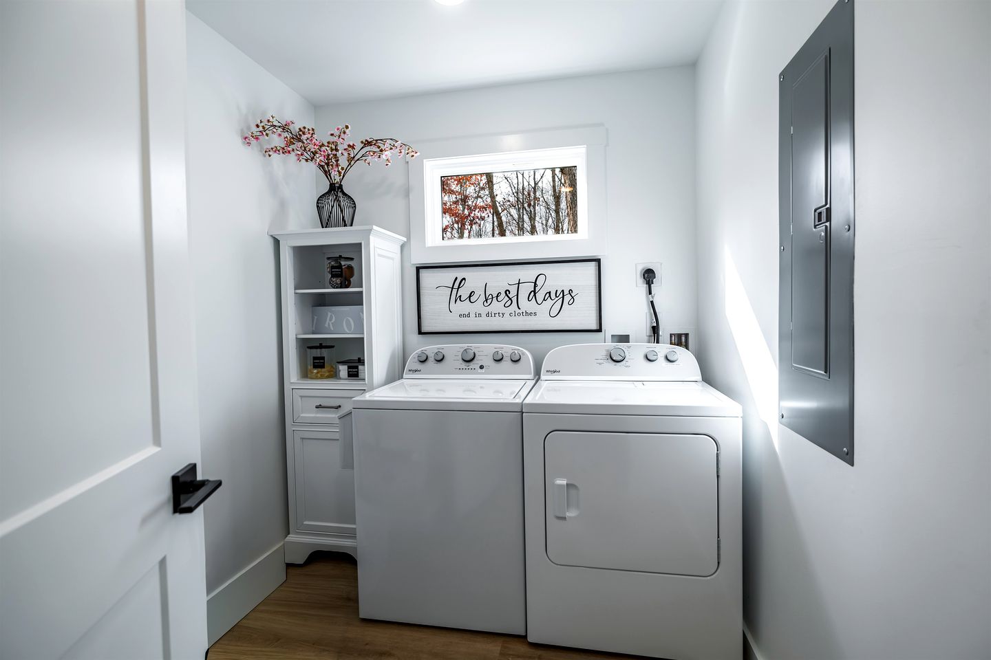 Scenic Bluffside Tiny Home Retreat with Kid-Friendly Loft near South Cumberland in Monteagle, Tennessee