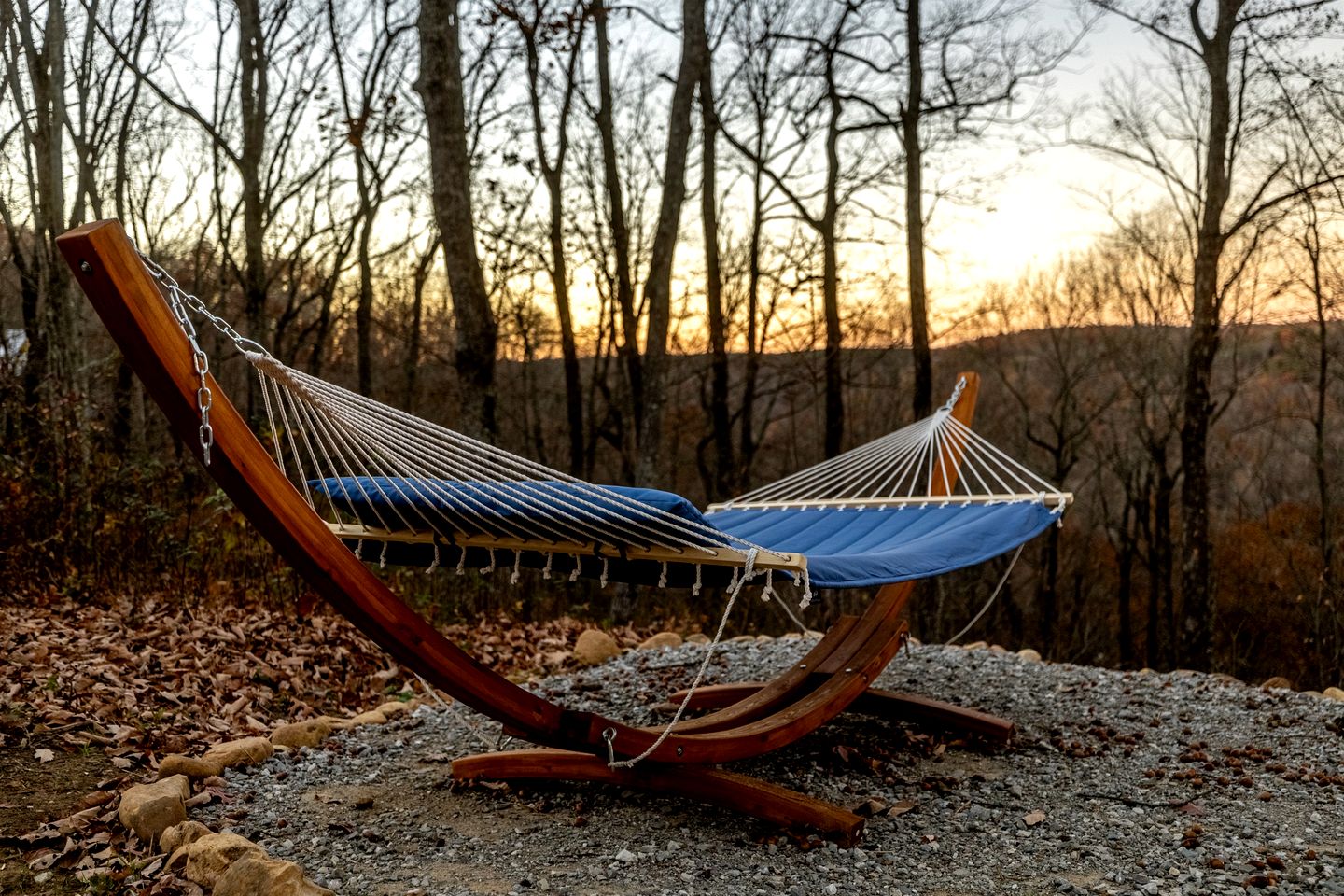 Scenic Bluffside Tiny Home Retreat with Kid-Friendly Loft near South Cumberland in Monteagle, Tennessee