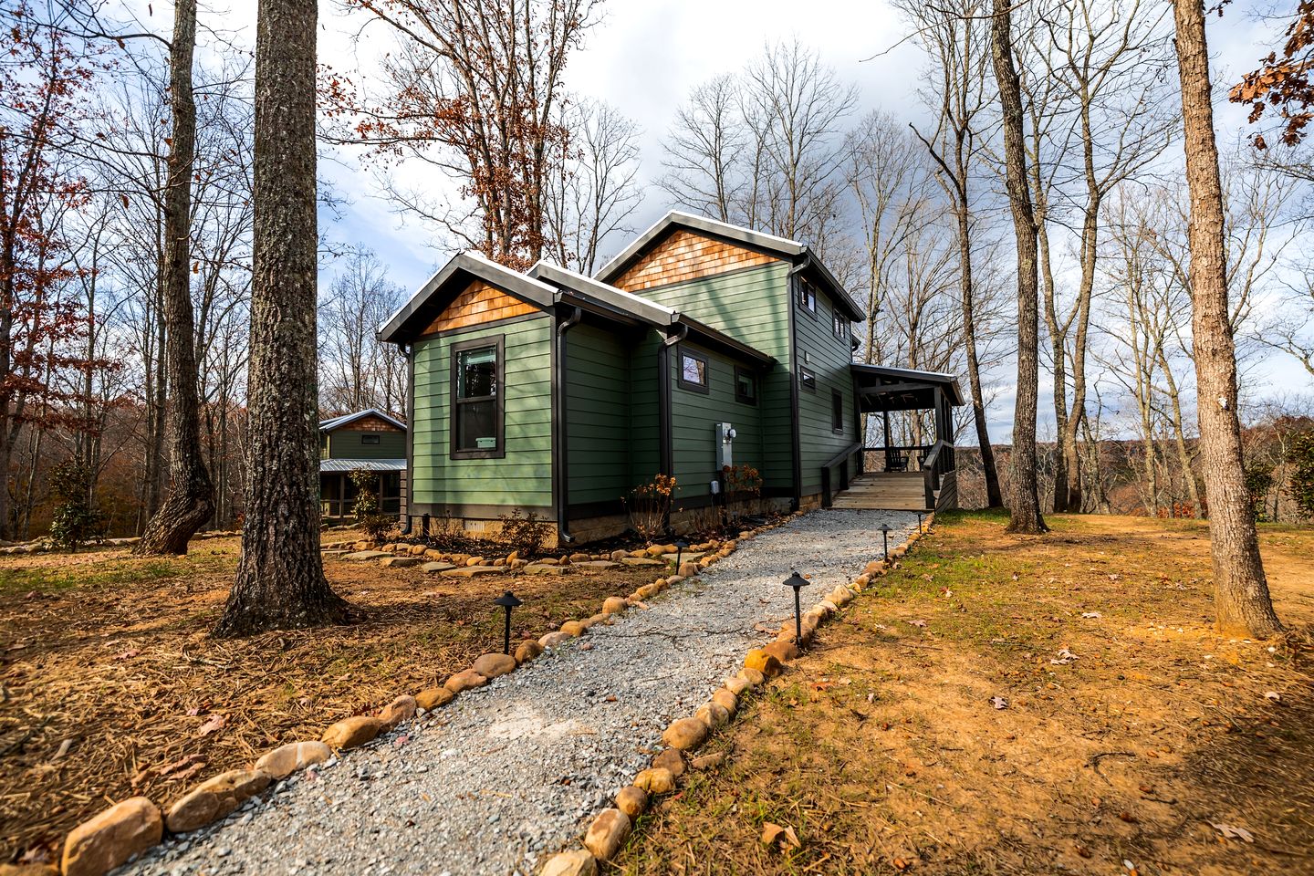 Scenic Bluffside Tiny Home Retreat with Kid-Friendly Loft near South Cumberland in Monteagle, Tennessee