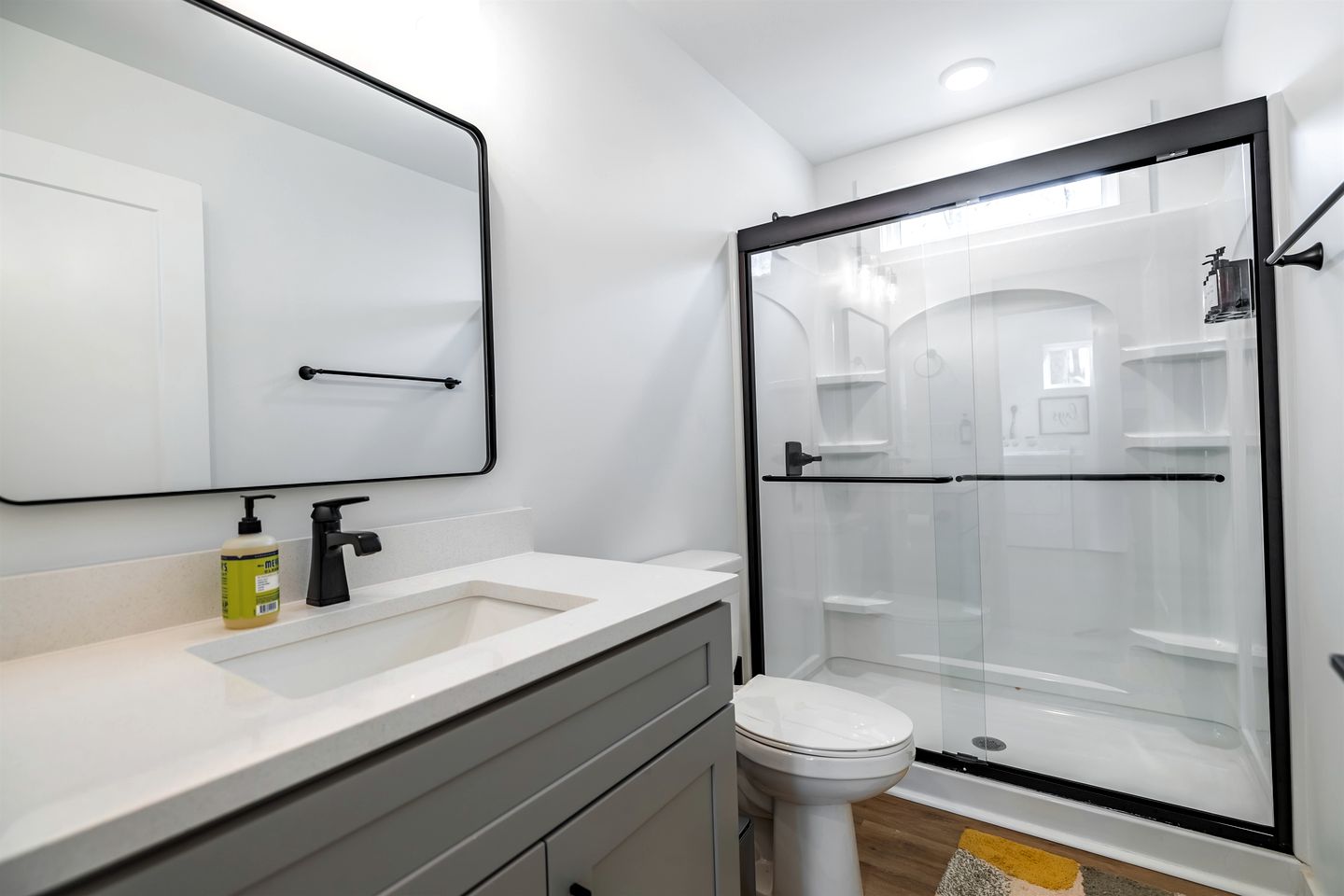 Scenic Bluffside Tiny Home Retreat with Kid-Friendly Loft near South Cumberland in Monteagle, Tennessee