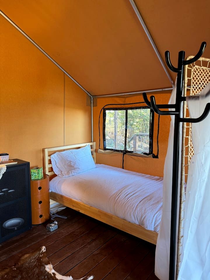 Gorgeous Safari Tent with Incredible Views in Kings Mountain, California