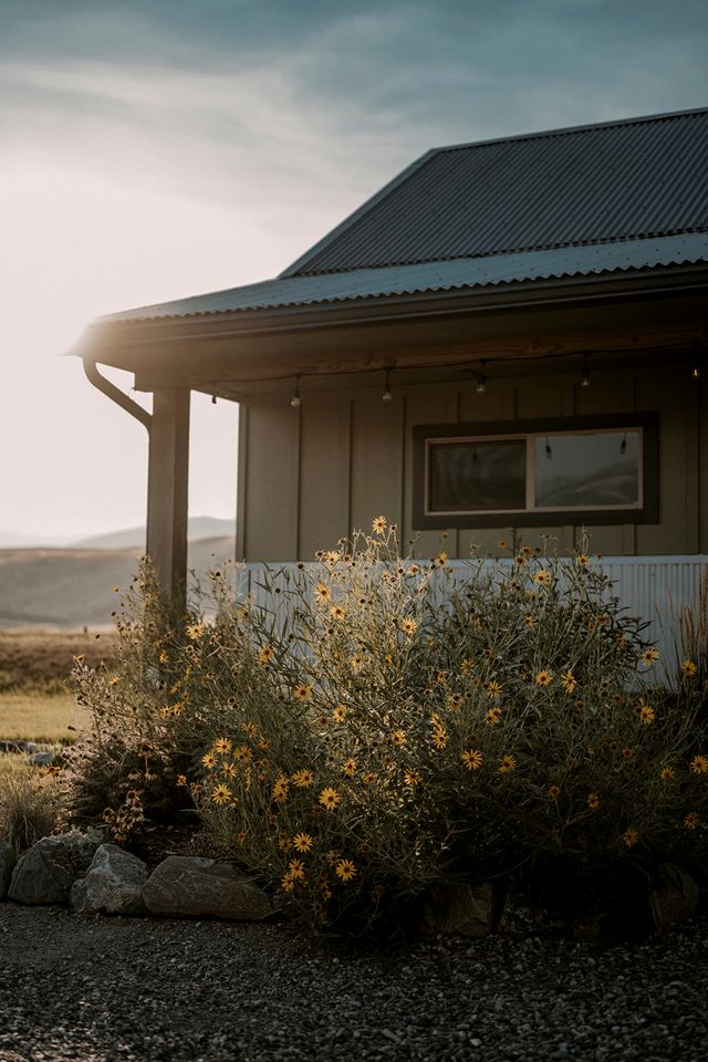 Incredible Safari Tent on a Boutique Glampground for a Fantastic Getaway in Emigrant, Montana
