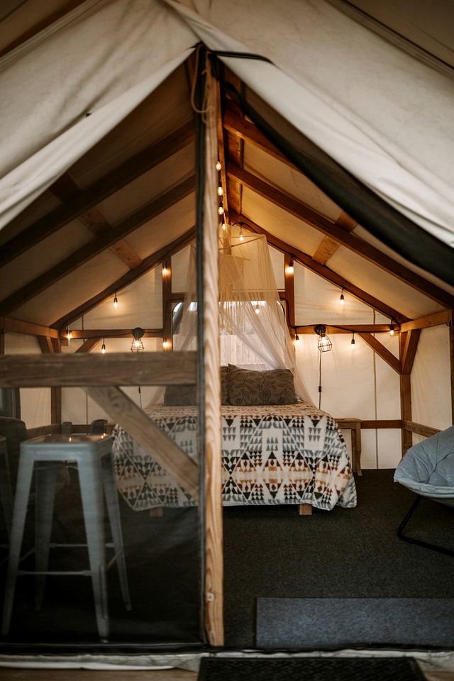 Beautiful Safari Tent with Wonderful Glampground Amenities near Yellowstone National Park in Emigrant, Montana