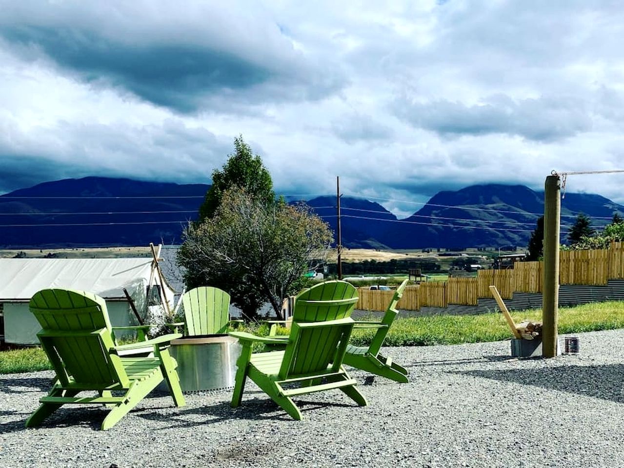 Beautiful Safari Tent with Wonderful Glampground Amenities near Yellowstone National Park in Emigrant, Montana