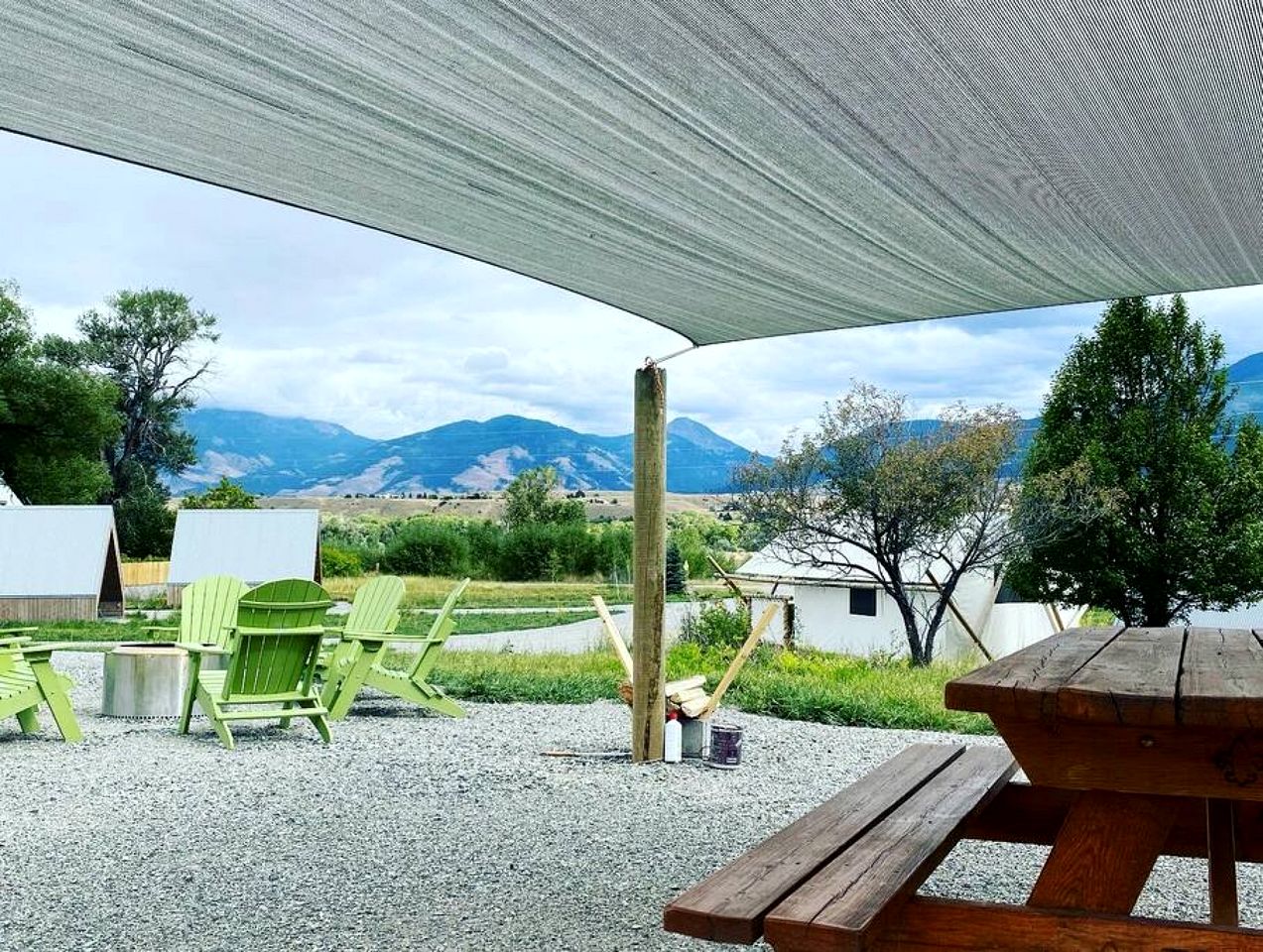Beautiful Safari Tent with Wonderful Glampground Amenities near Yellowstone National Park in Emigrant, Montana