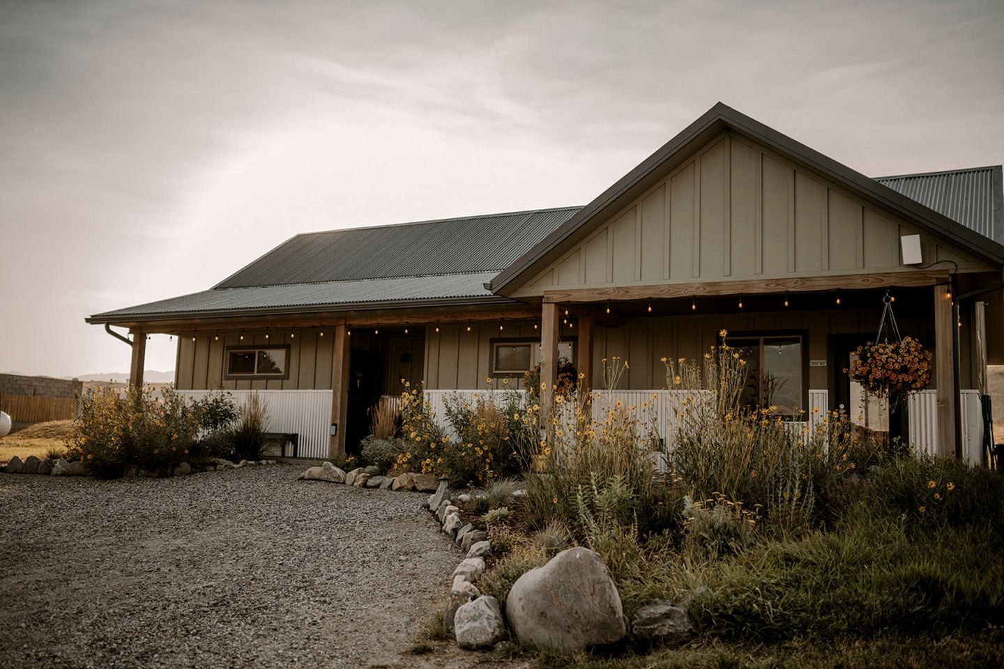 Beautiful Safari Tent with Wonderful Glampground Amenities near Yellowstone National Park in Emigrant, Montana